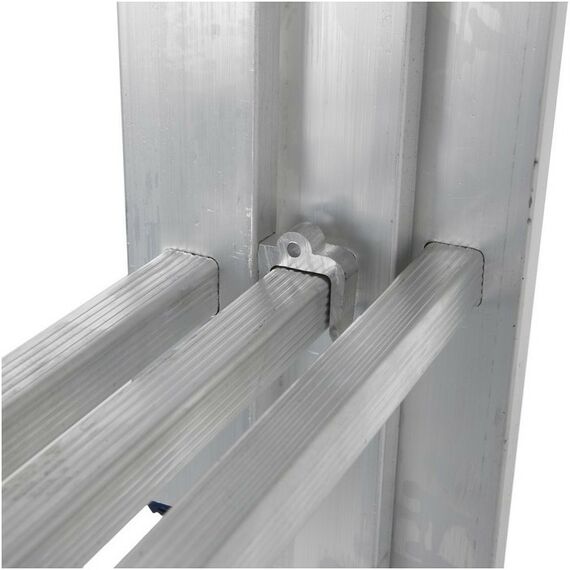 Стремянки и лестницы: Лестница TUNDRA 9 ступеней трехсекционная, алюминиевая фотографии