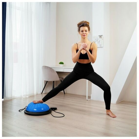 Фитнес оборудование: Полусфера BOSU гимнастическая ONLYTOP 46х20 см массажная, с насосом, цвет синий фотографии