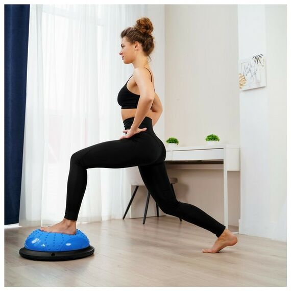 Фитнес оборудование: Полусфера BOSU гимнастическая ONLYTOP 46х20 см массажная, с насосом, цвет синий фотографии