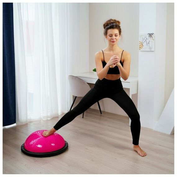 Фитнес оборудование: Полусфера BOSU гимнастическая ONLYTOP 55х25 см массажная, с насосом, цвет розовый фотографии