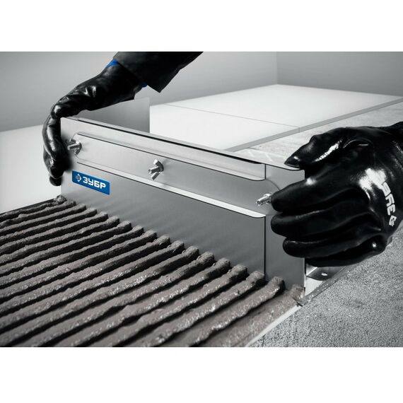 Раздвижная гребенка для плитки Зубр Профессионал зуб 12*12 мм до 600 мм, оцинкованная сталь [08045-12] фотографии