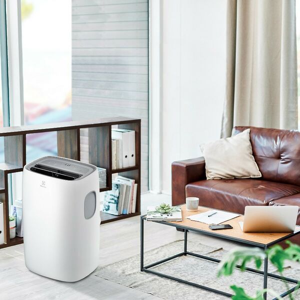 Мобильные кондиционеры: Кондиционер мобильный Electrolux EACM-15 CL/N3 белый фотографии